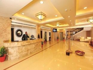 Hotel Raj Regency Nilamel Экстерьер фото